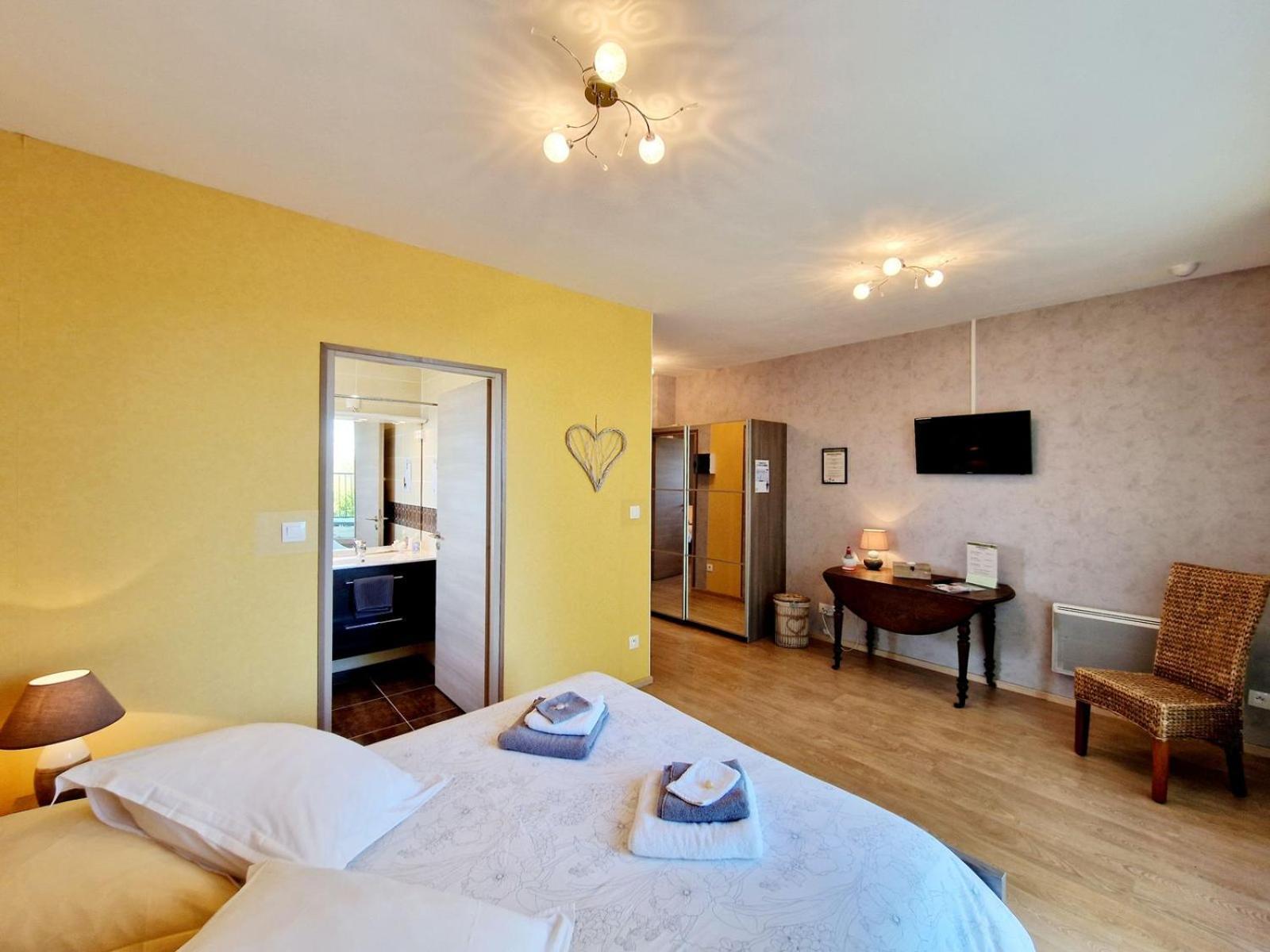 Bed and Breakfast Les Jardins De La Grange Rezonville Exterior foto