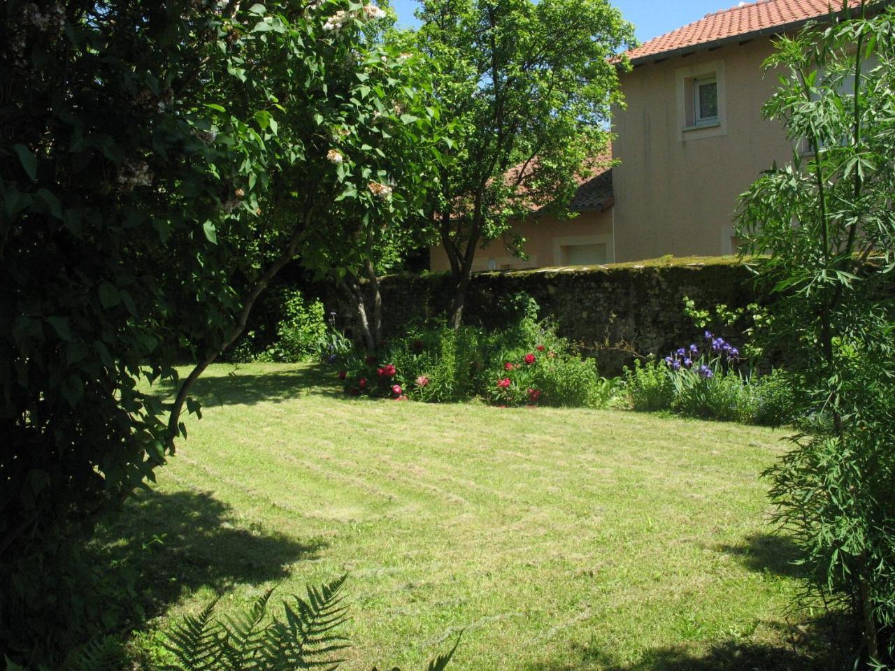 Bed and Breakfast Les Jardins De La Grange Rezonville Exterior foto