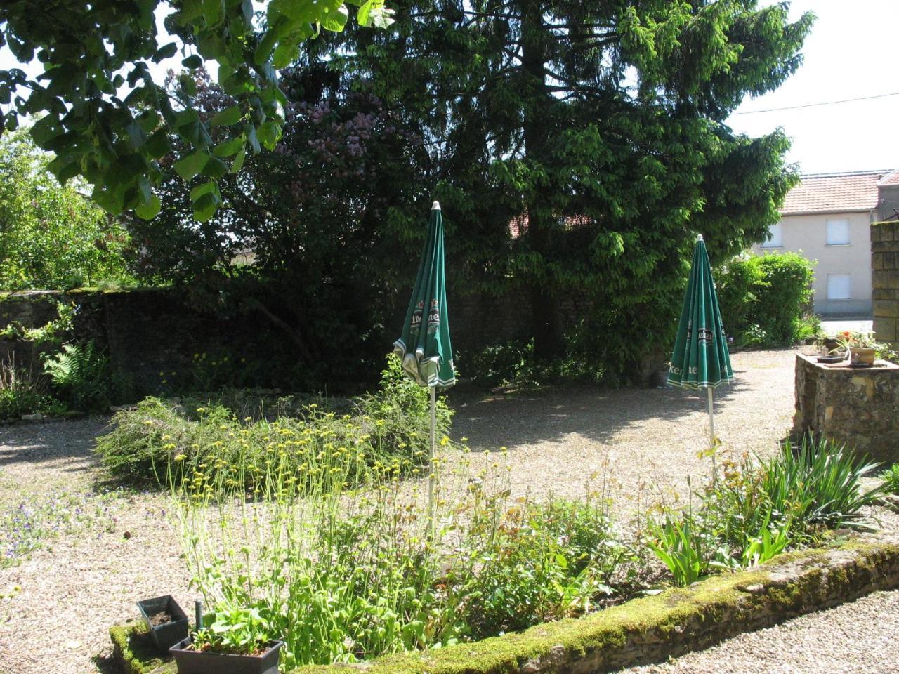 Bed and Breakfast Les Jardins De La Grange Rezonville Exterior foto